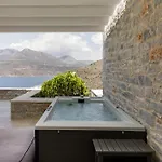 Trapela Luxury Hotel