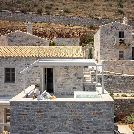 Ξενοδοχείο Trapela Luxury 4*
