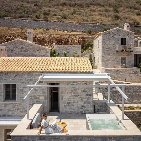 Ξενοδοχείο Trapela Luxury 4*