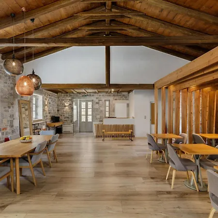 Trapela Luxury Отель