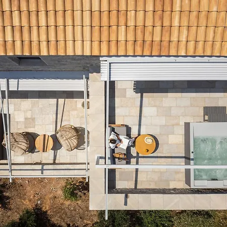 Trapela Luxury Liménion