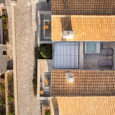 Trapela Luxury Hotel 4*