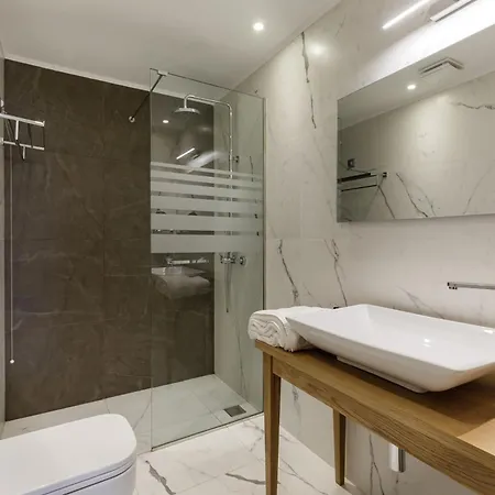 Trapela Luxury Hotel