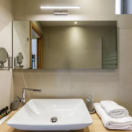 Trapela Luxury Hotel Limeni