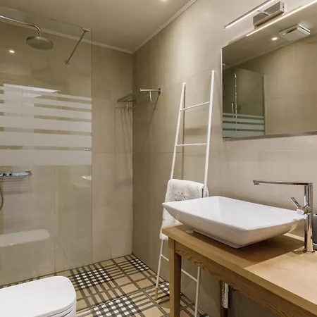 Trapela Luxury 4* Limeni