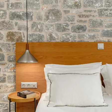 Trapela Luxury Limeni