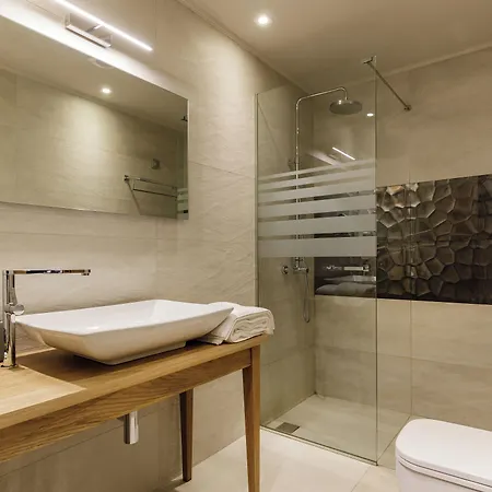 Trapela Luxury Limeni