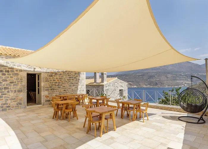 Trapela Luxury فندق Liménion