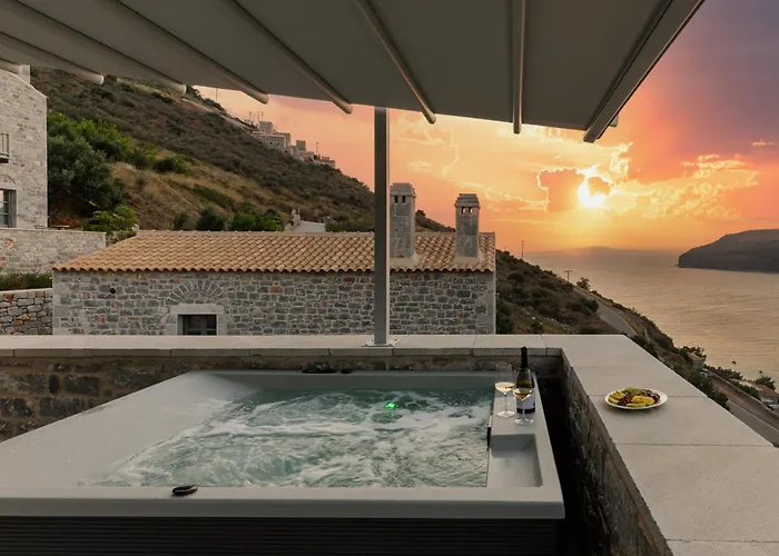 Trapela Luxury فندق Liménion