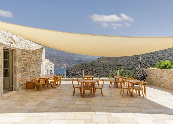 Trapela Luxury فندق Liménion